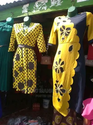 1000# Plastic Female Half Body Display Mannequinz