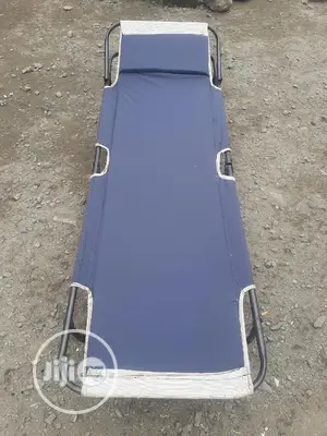Campbed With Adjustable Headrest