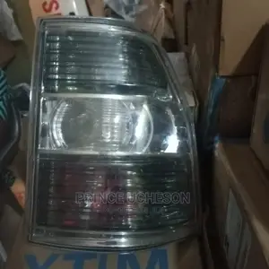 Mitsubishi Pajero 2013 Lights