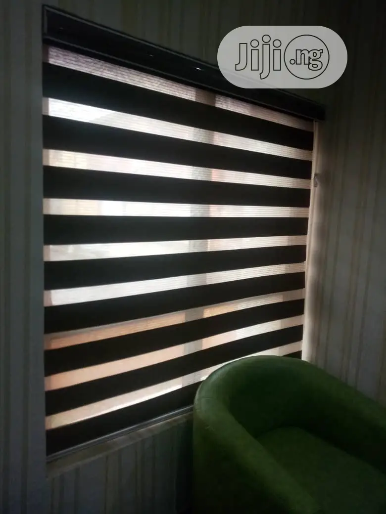 Grade Window Blinds