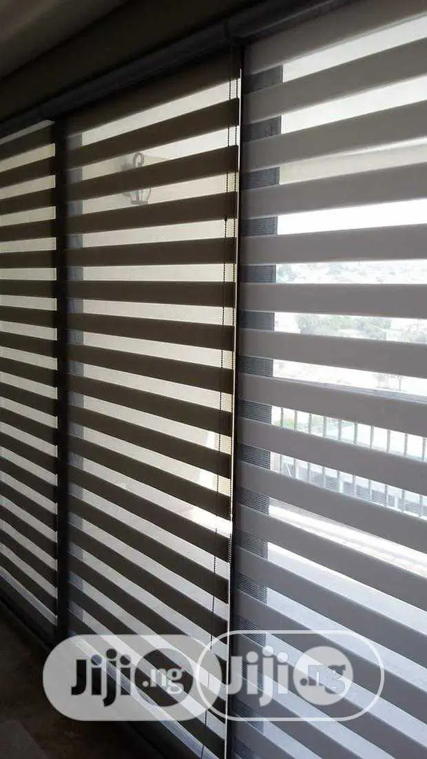 Grade Window Blinds