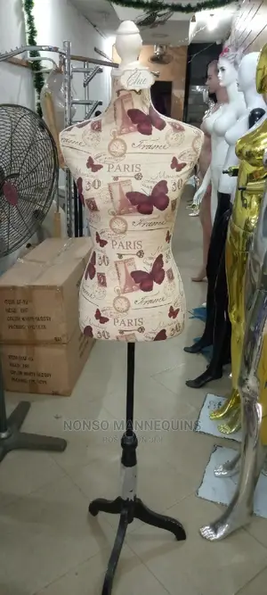 Pinnable Coloured Female Dressform Display Wih Tripod Stand