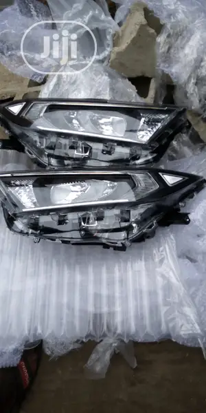 Toyota Rv4 Head Lamp 2018 Model