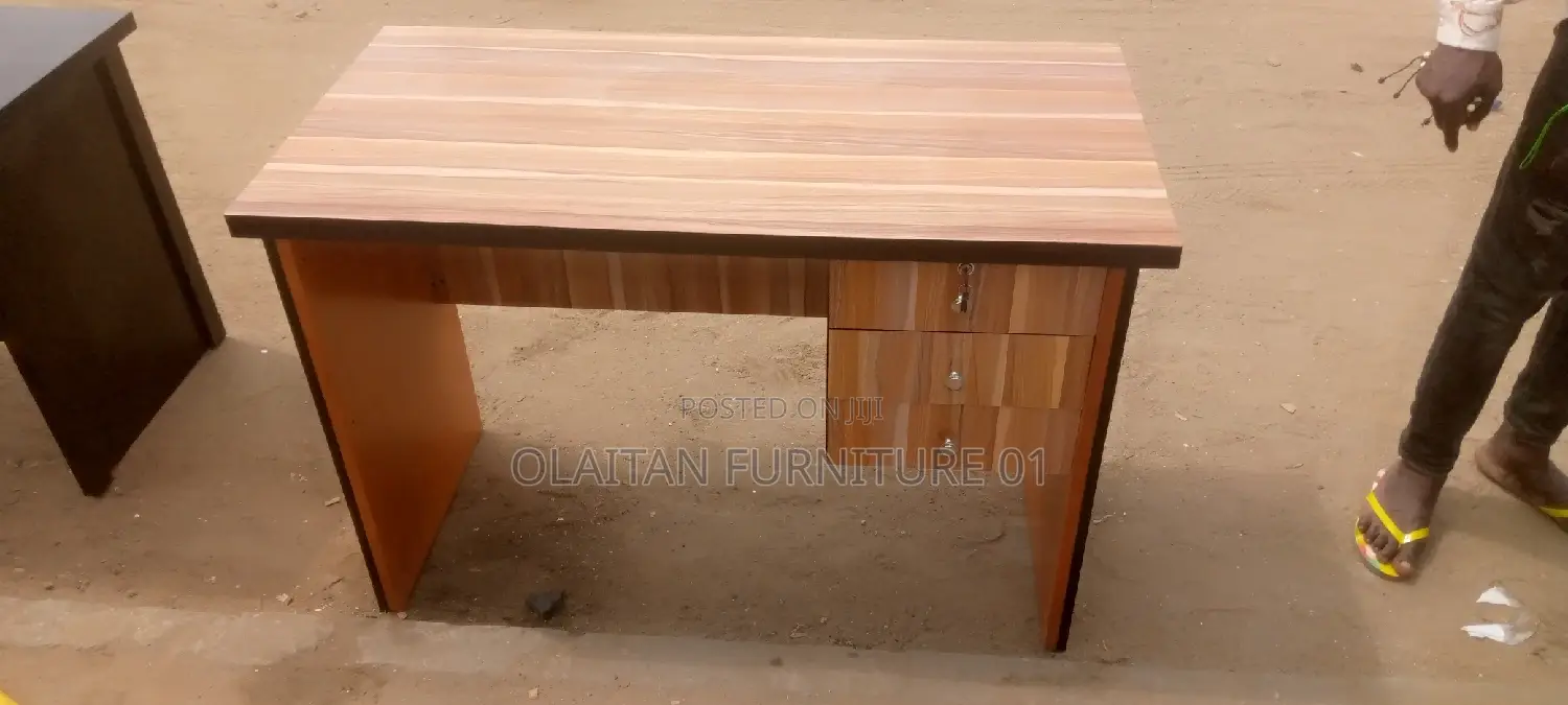 2/4feet Office Table