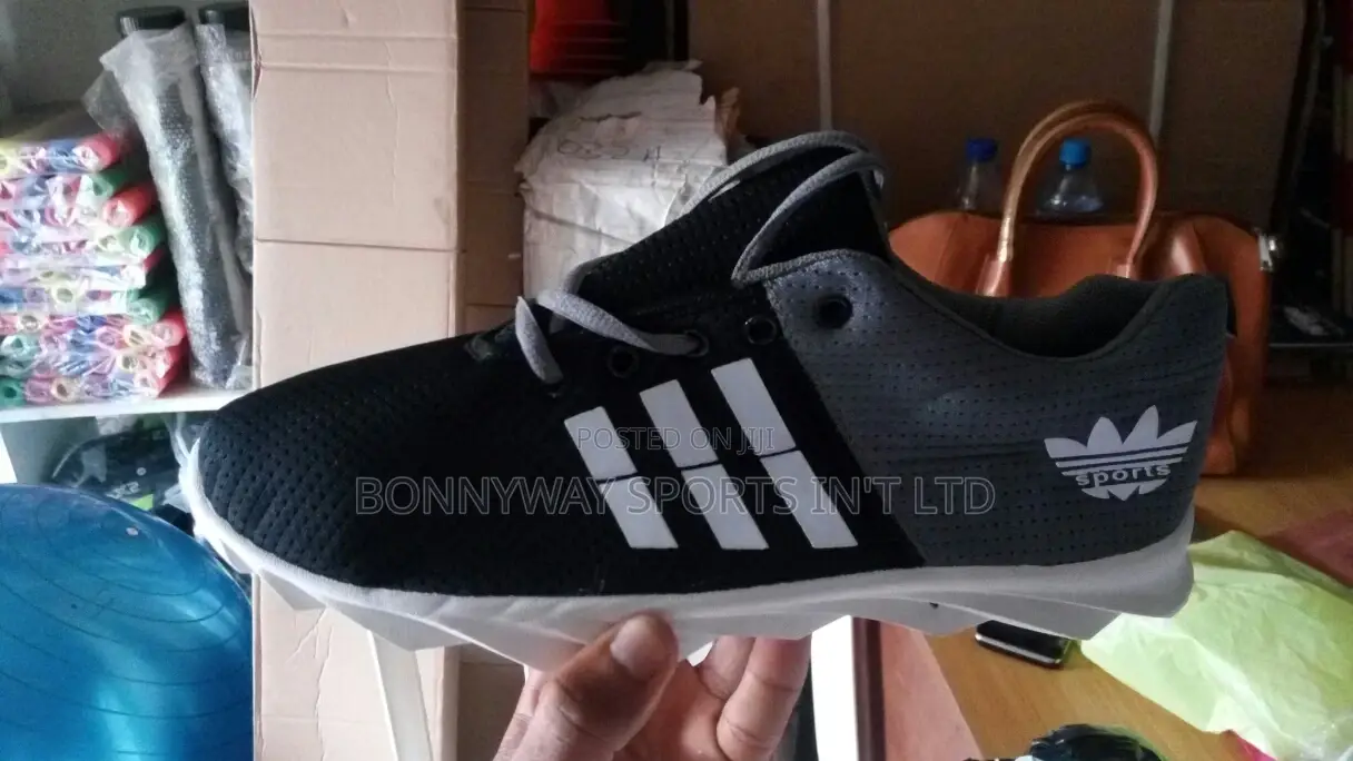 Jugging Adidas Canvas