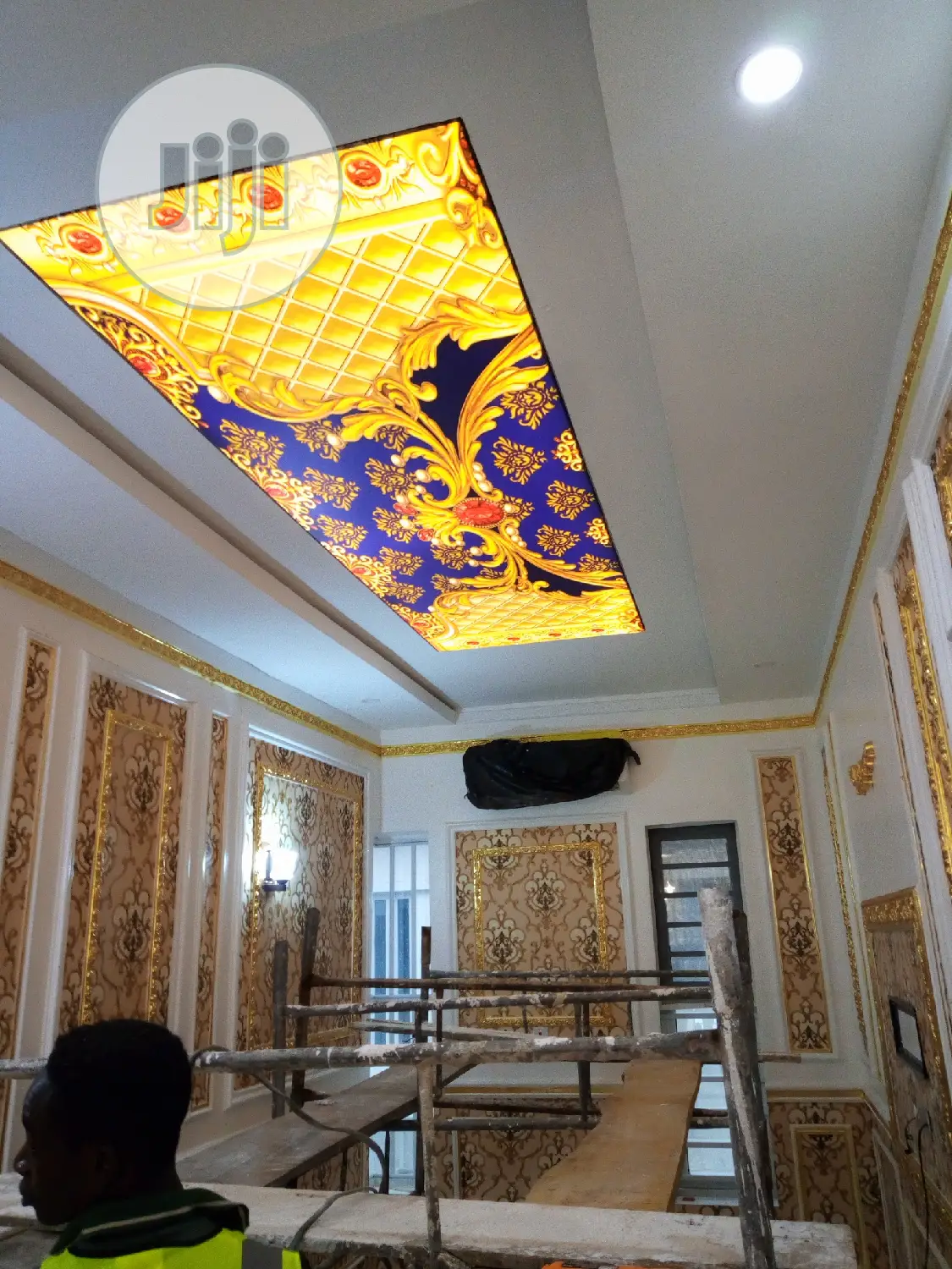 Stretch Ceiling With Light Inside