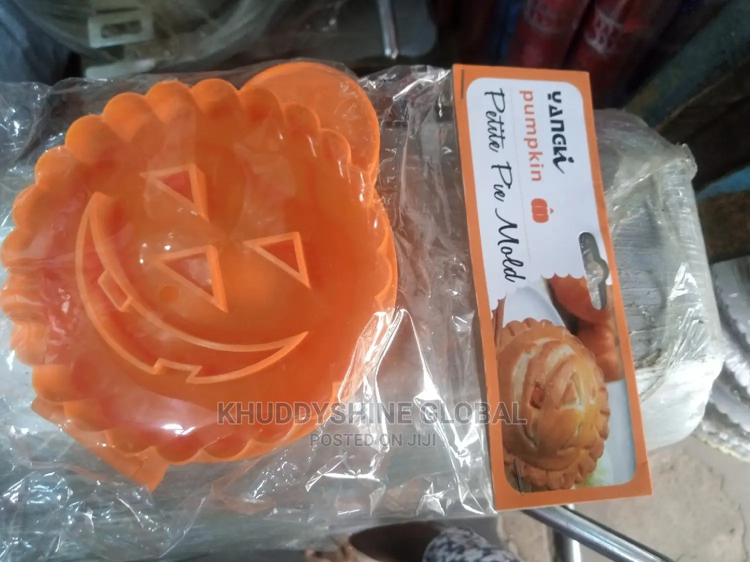 Apple Petite Pie Mold Details