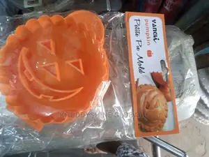 Apple Petite Pie Mold Details