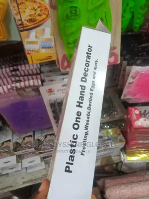 Plastic One Hand Decorator