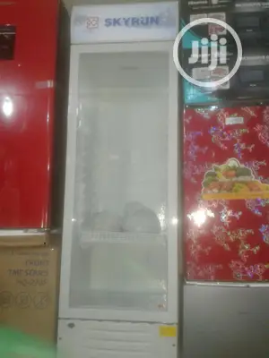 Skyrun Chiller. Show Glass