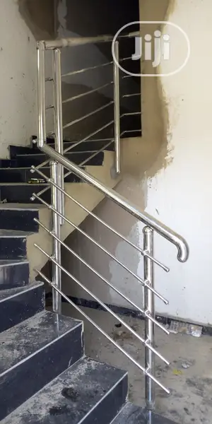 Photo - Sidefitting Stainless Staircase