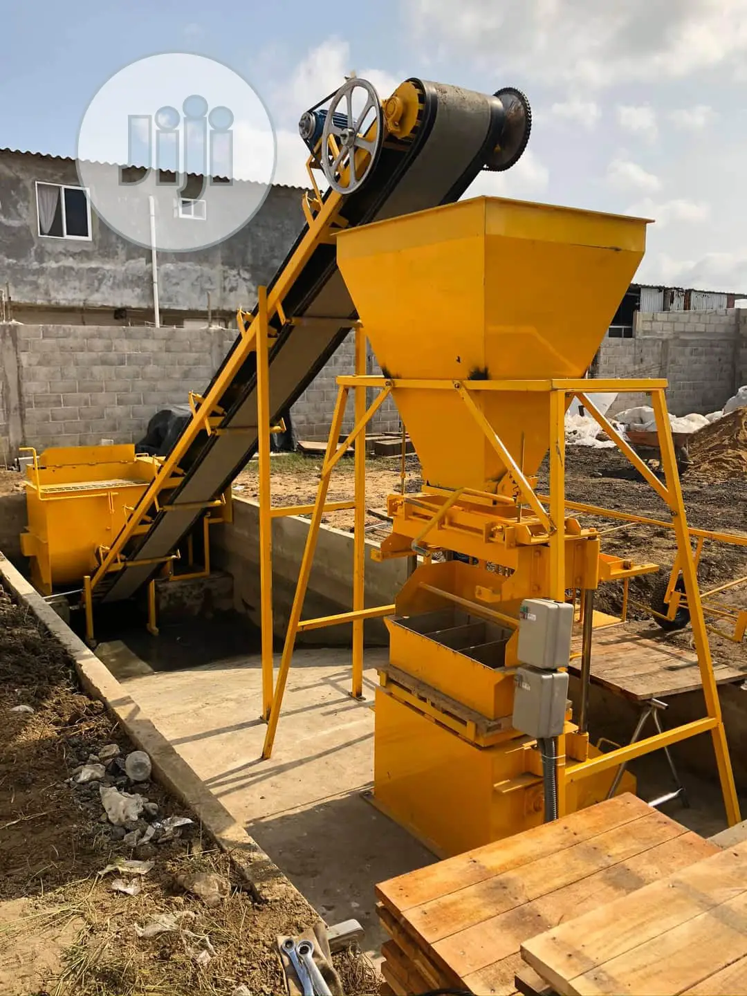 Complete Line Concrete Block Molding Machine