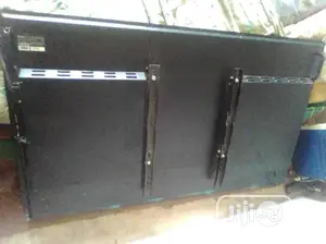 65” Diagonal Screen
Ultra High Definition Smartboard