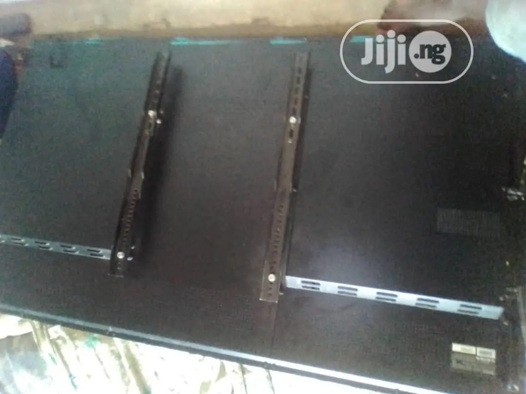 65” Diagonal Screen
Ultra High Definition Smartboard