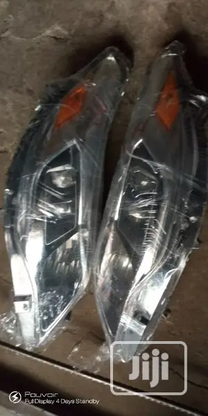 Head Lamp Set for Toyota Avalon 2015 Model