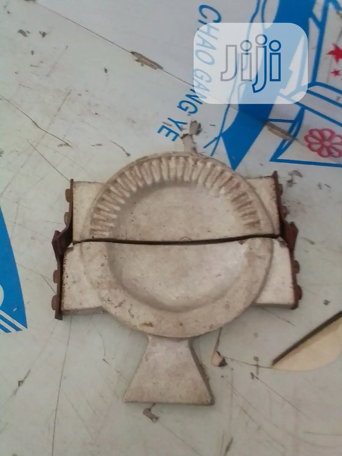 Meat Pie and Chicken Pie Moulder