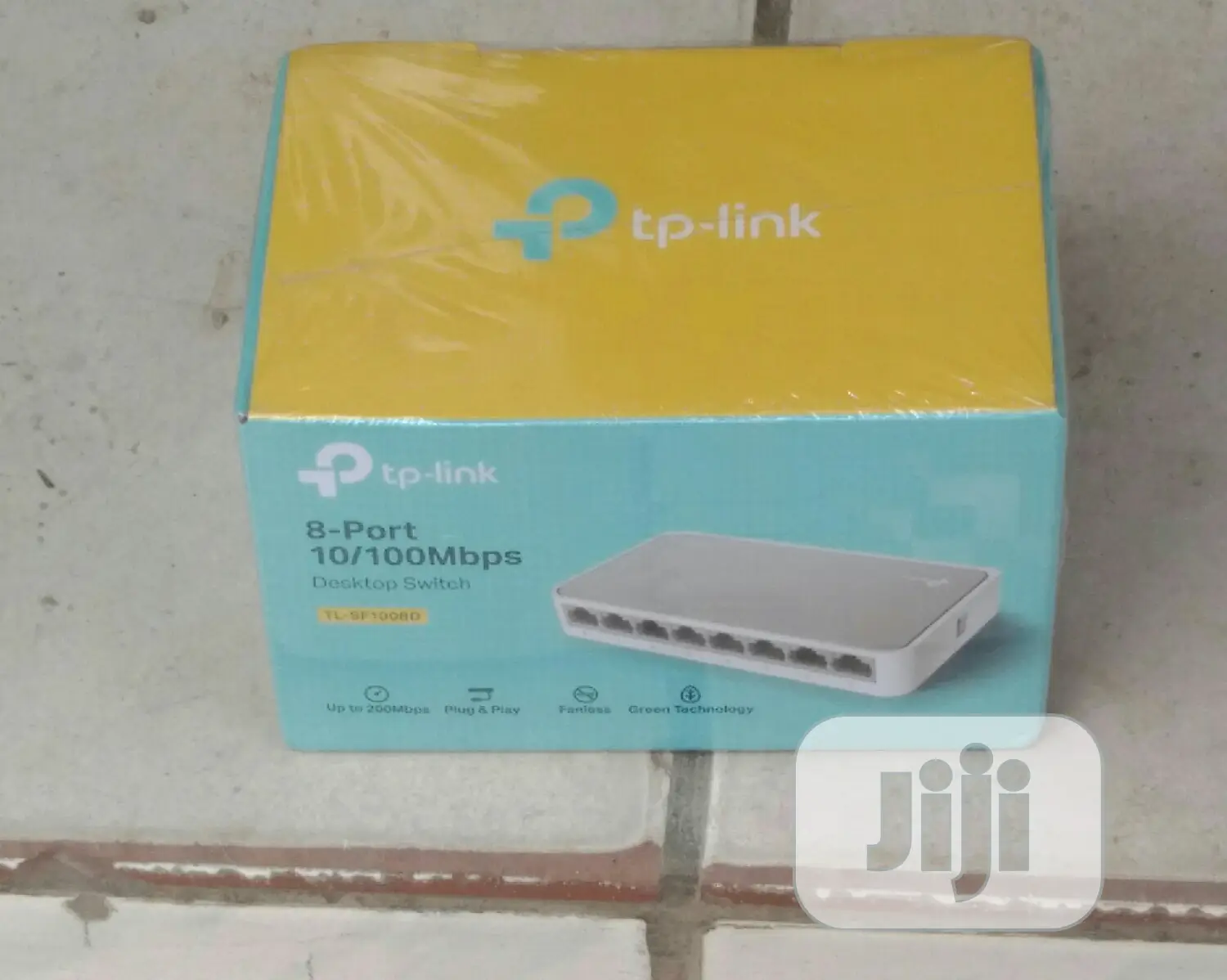 8-Port Switch 100/100mbps.