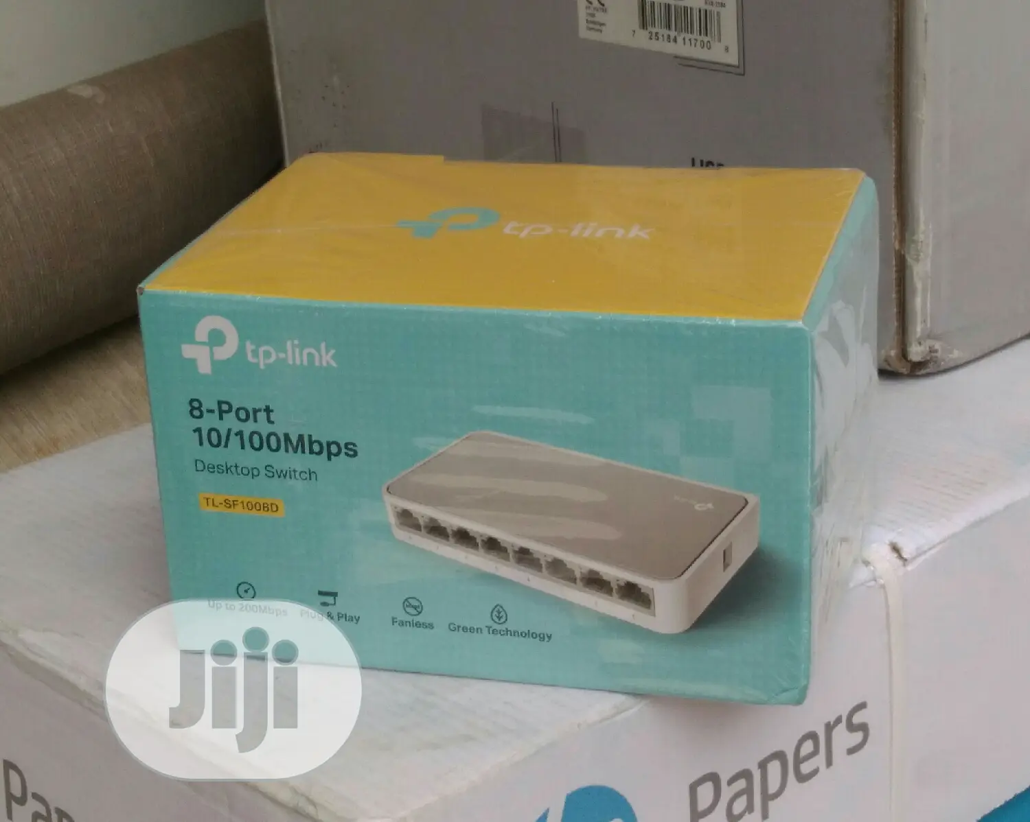 8-Port Switch 100/100mbps.