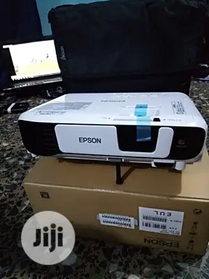 3000 Lumens Epson Projector With Hdmi