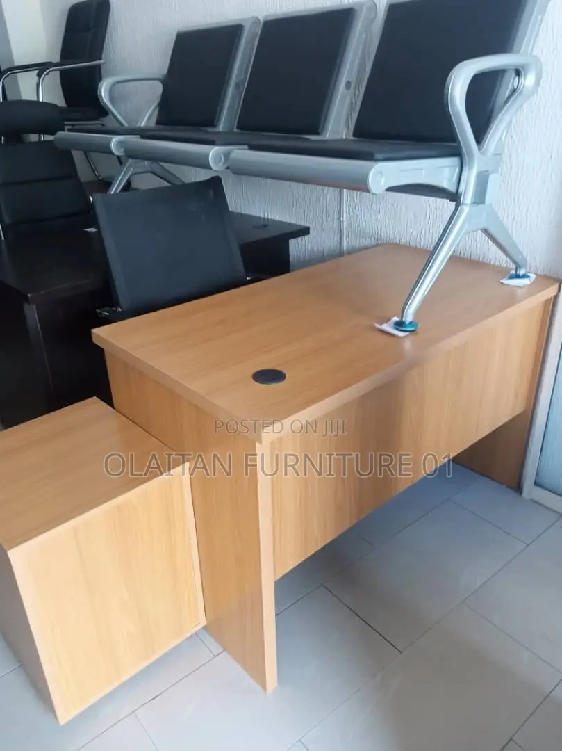 Office With Movable Drawer