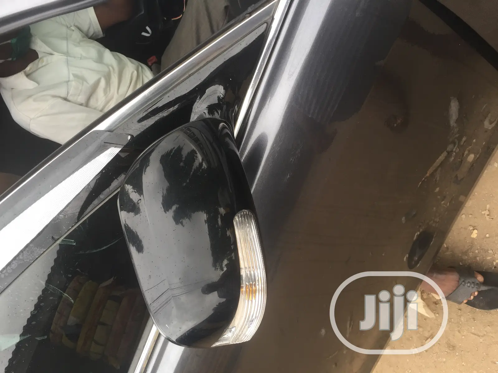 Side Mirror With Little