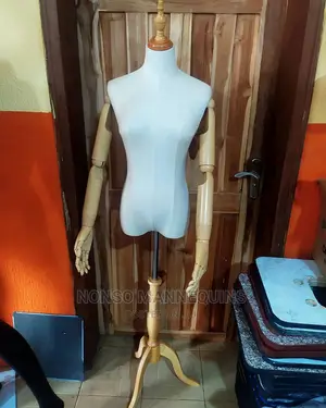 Tripod Stand Female Dressform With Hands
