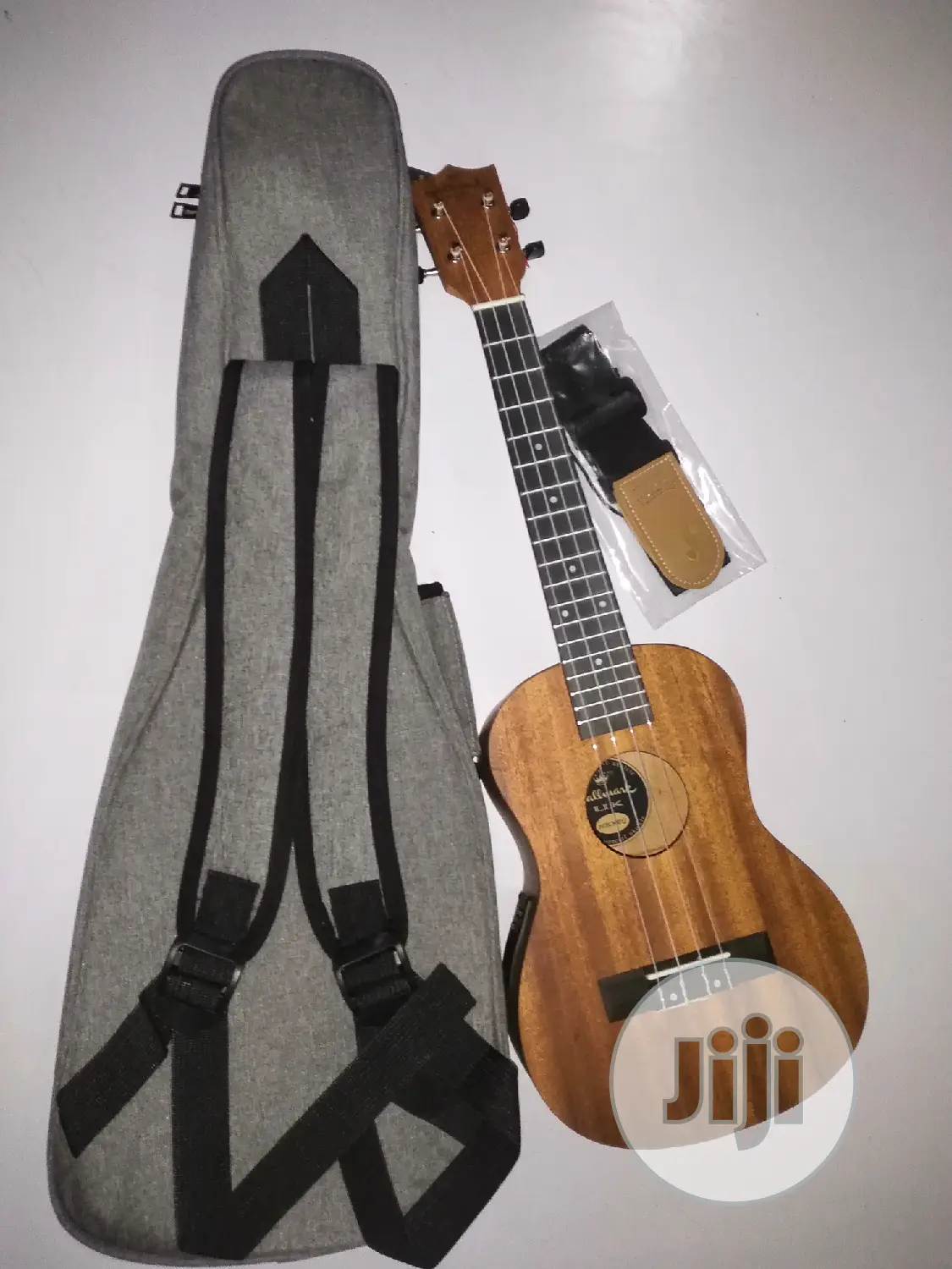 Hallmark-Uk Concert Ukulele