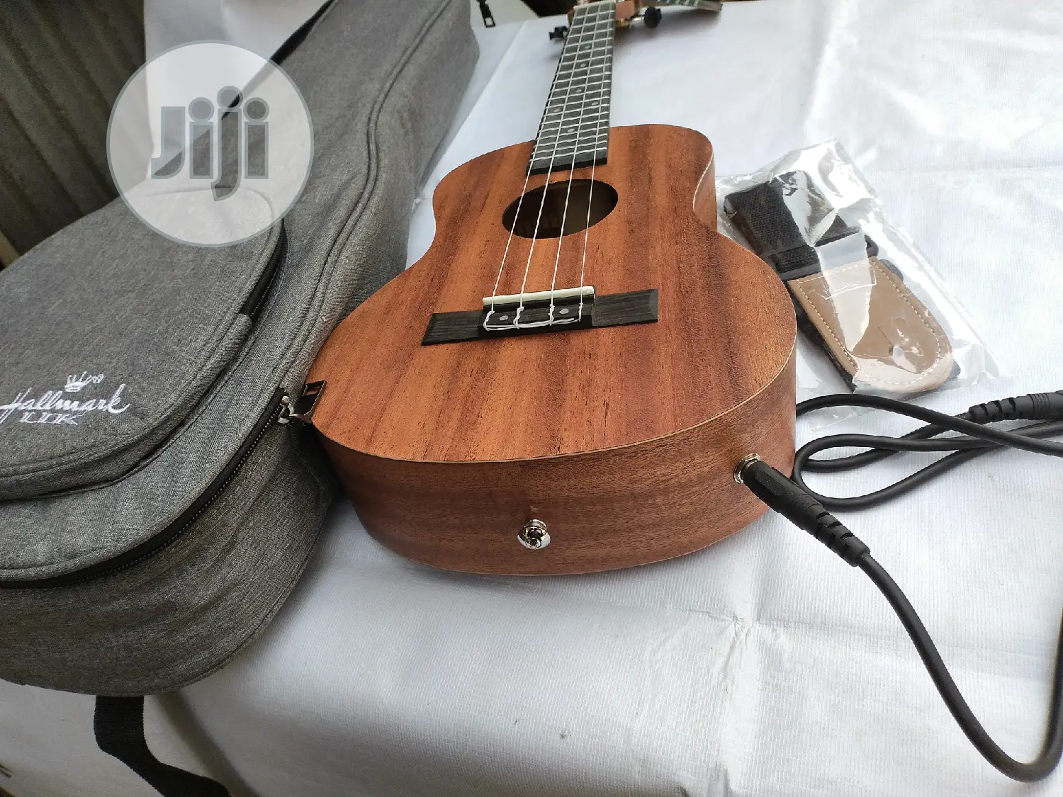 Hallmark-Uk Concert Ukulele