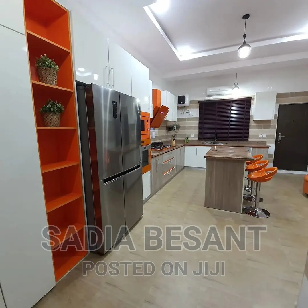 Customized Kitchen Cabinets