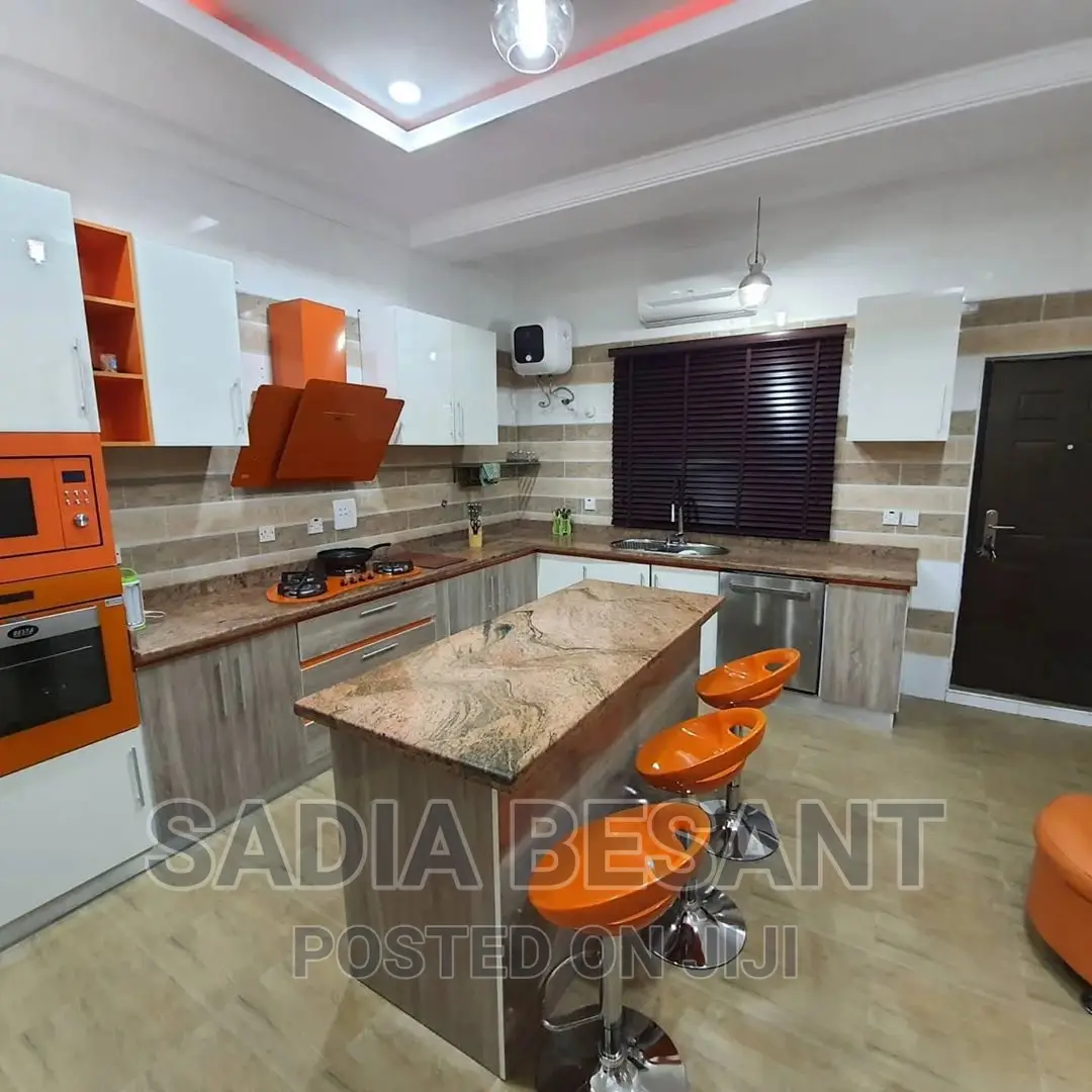 Customized Kitchen Cabinets