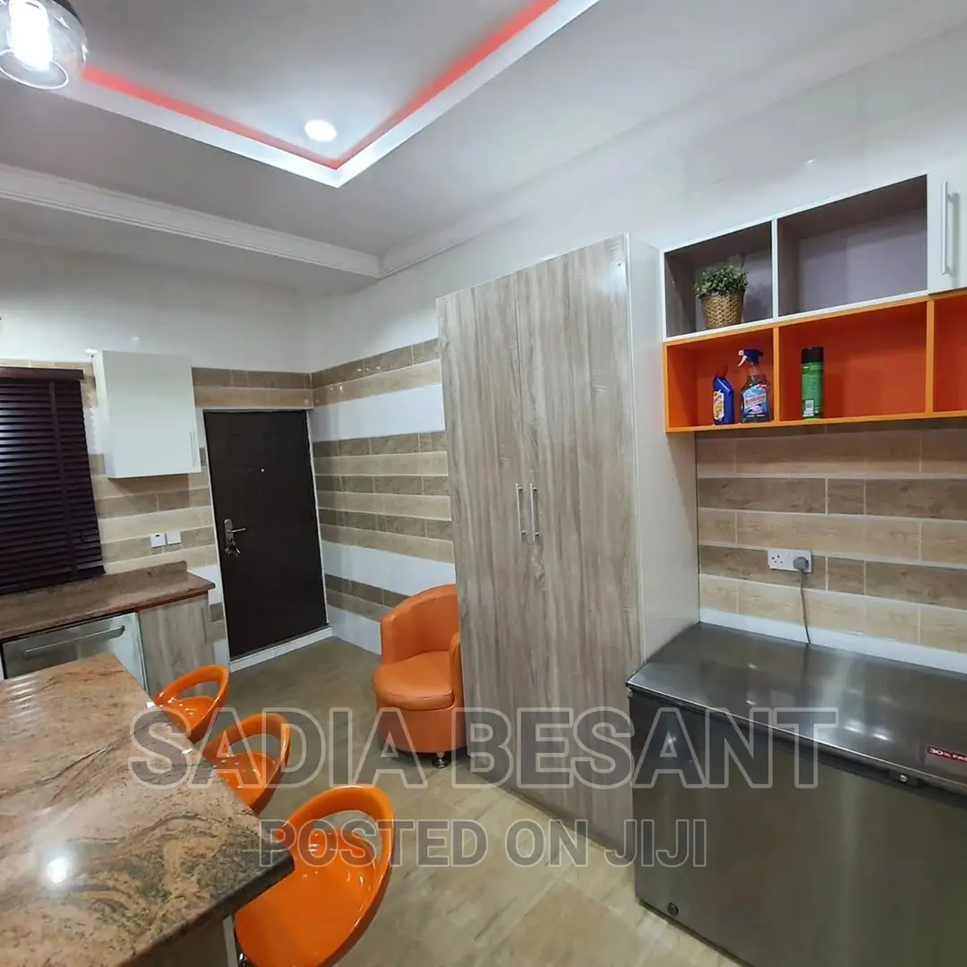 Customized Kitchen Cabinets