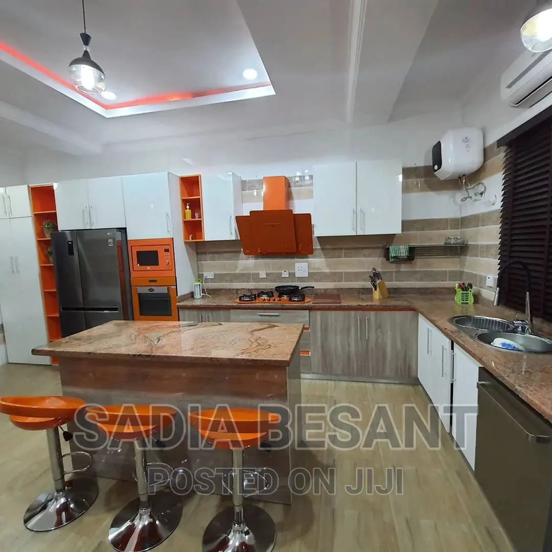 Customized Kitchen Cabinets