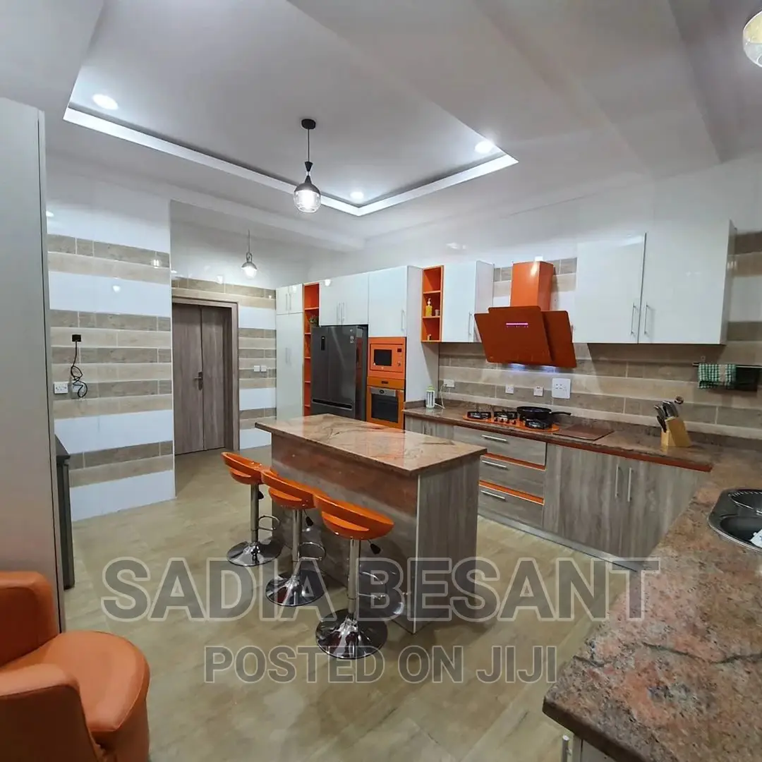 Customized Kitchen Cabinets