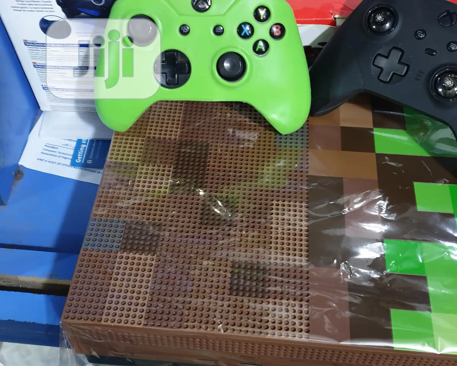 Xbox One S 1tb Customized + 2 Pads