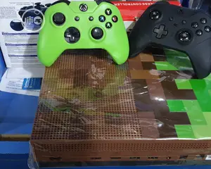 Xbox One S 1tb Customized + 2 Pads