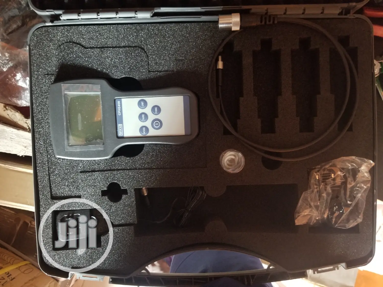 Precision Handheld Pressure Indicator