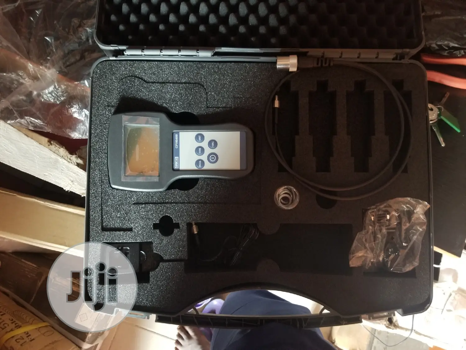 Precision Handheld Pressure Indicator
