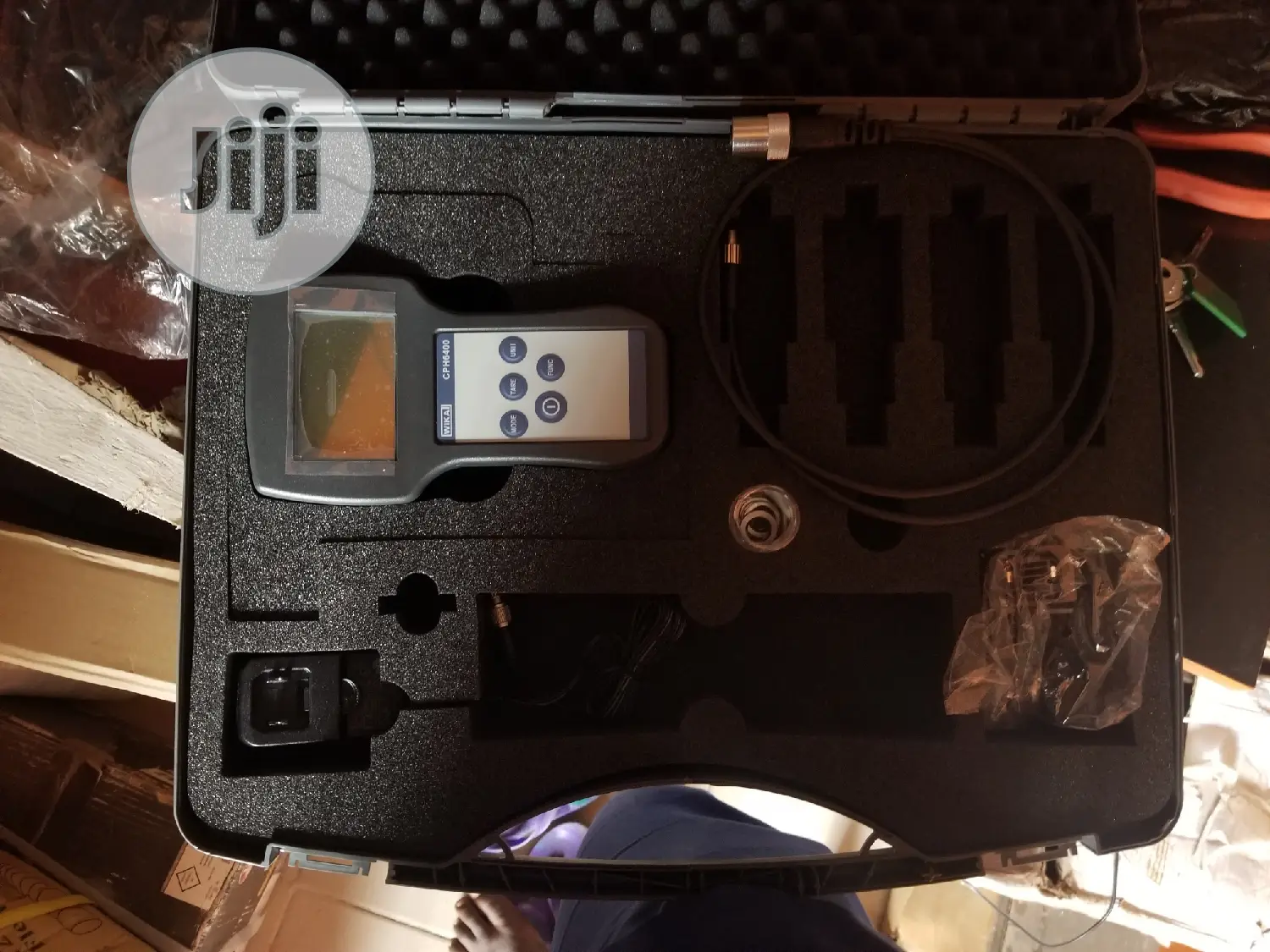 Precision Handheld Pressure Indicator