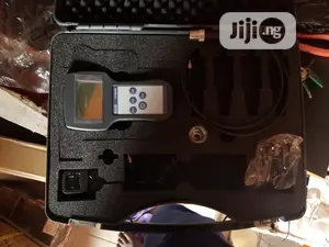 Precision Handheld Pressure Indicator