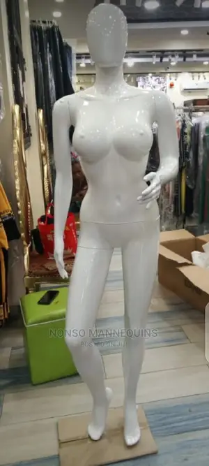 Big Breast Faceless White Female Mannequin