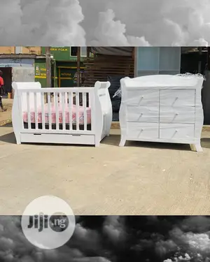 Baby Cot With Shest of Drawers