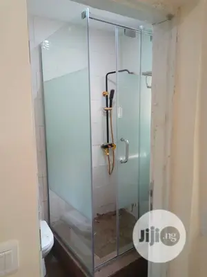 Kids Bath Shower Cubicles.