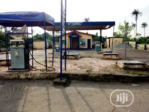 This Fiilin Station With C of O and Building a Approved