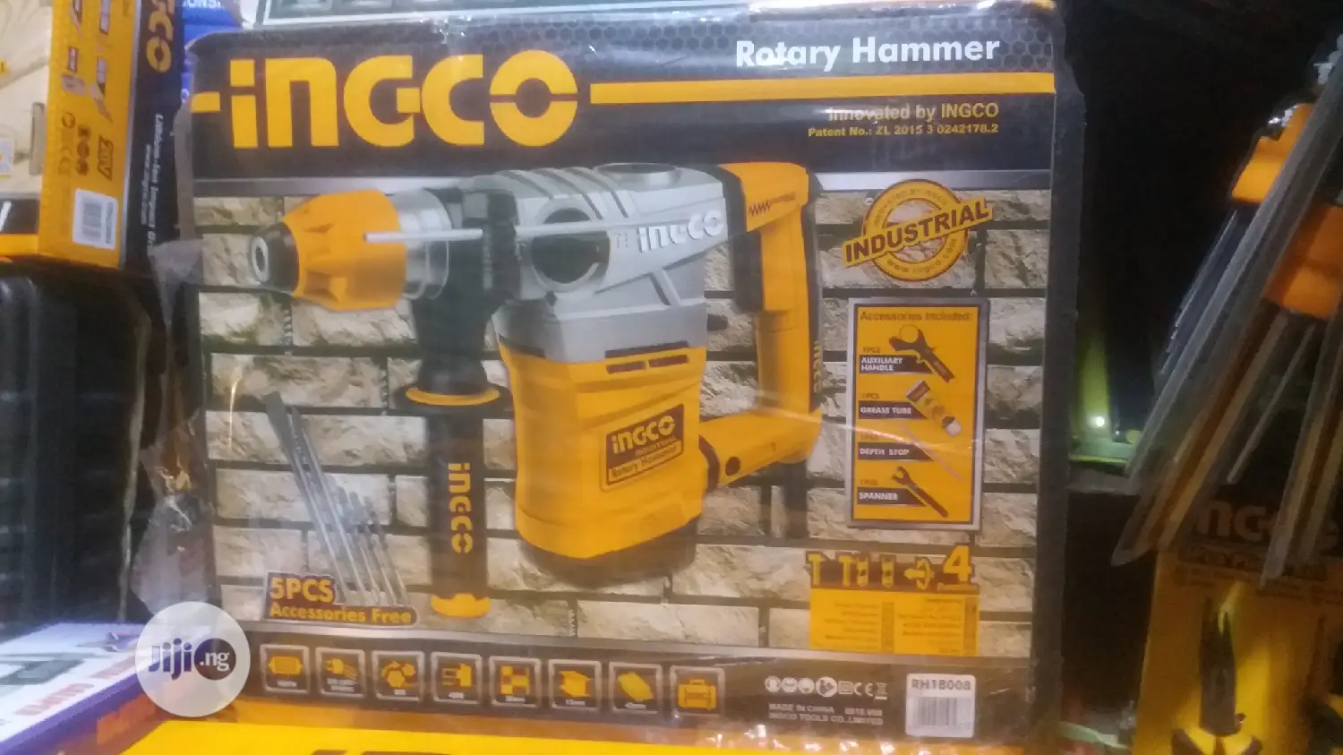 Rotary Harmer Machine With Bit and Chisel