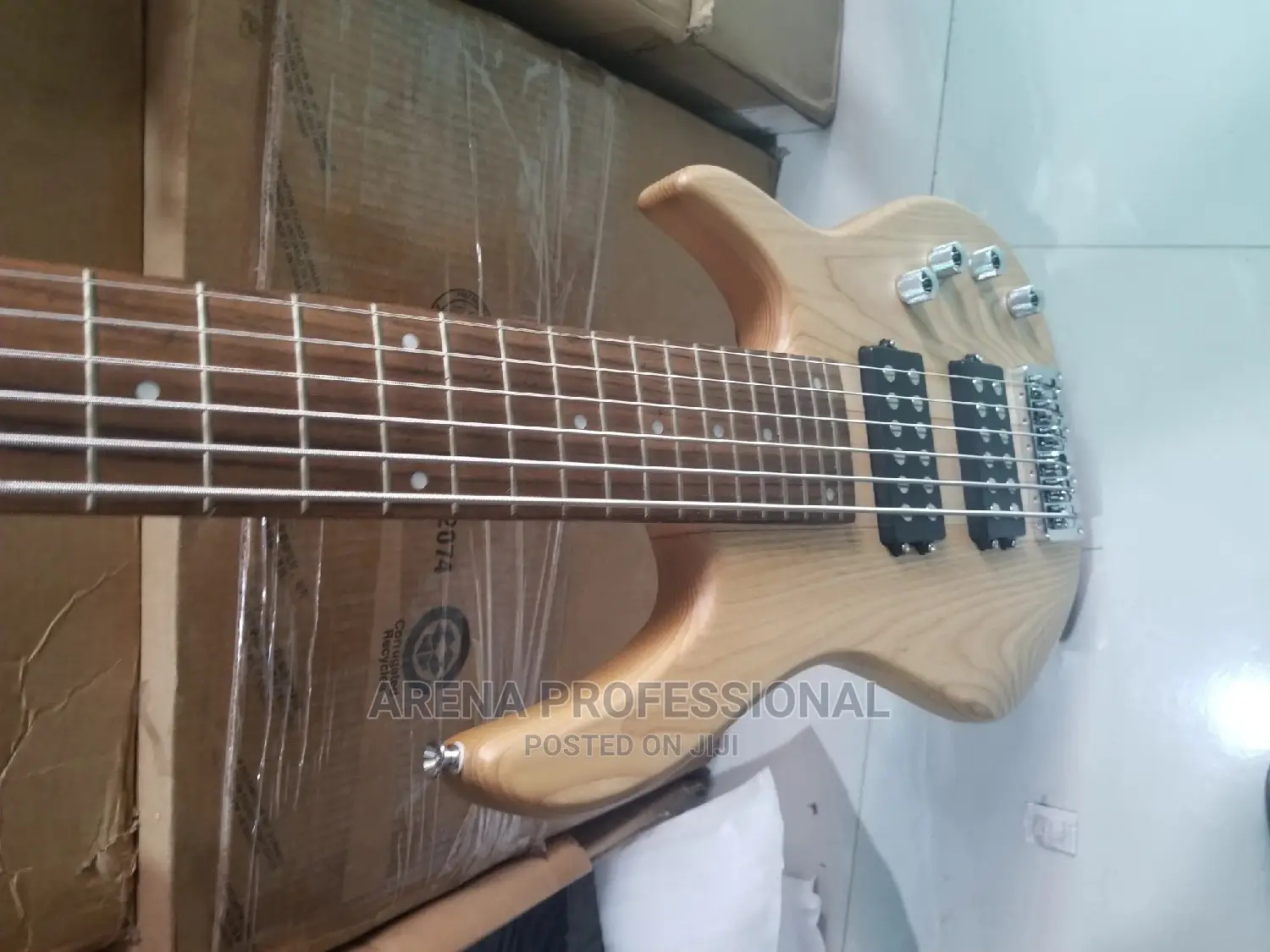 Magna 6strings Active Bass Guitar
