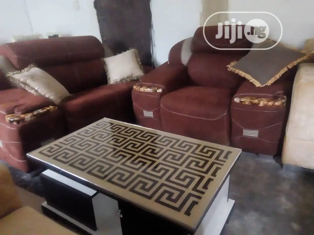 7 Sitters Venza Sofas