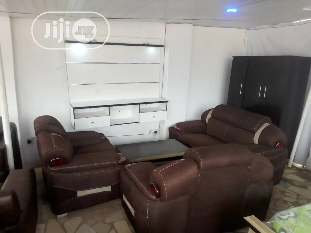 7 Sitters Venza Sofas