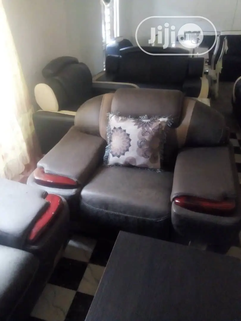 7 Sitters Venza Sofas