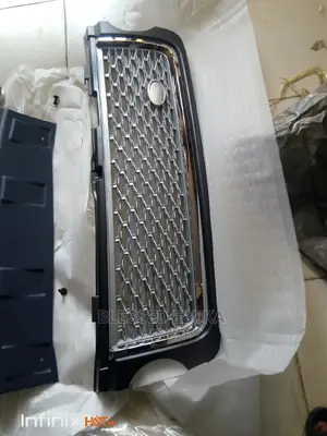 Range Rover Vogue 2012 Front Grille