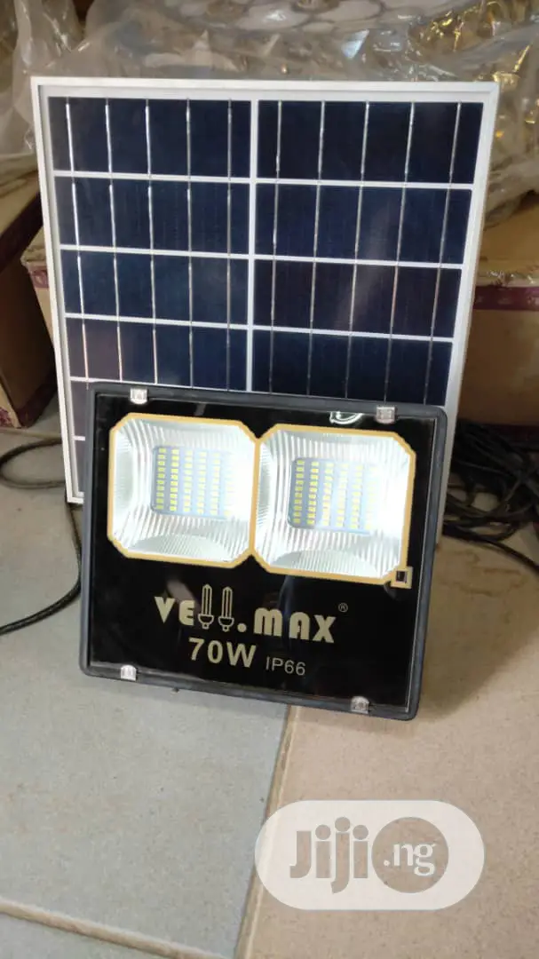 Floodlight With Solar